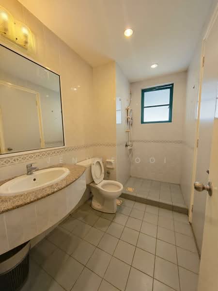 Kondominium untuk Dijual di The Straits View Condominium - Jennie Ooi - Bathroom - PropertyGuru.com.my