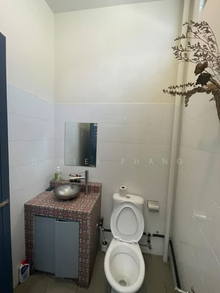 Kedai / Pejabat untuk Disewa di George Town (Penang) - Daniel Phang - Bathroom - PropertyGuru.com.my