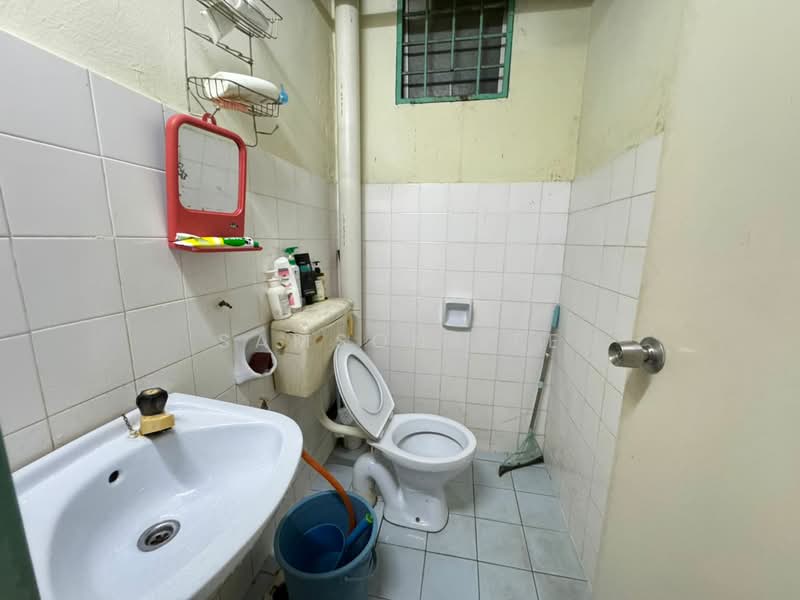 Flat for Sale at Pangsapuri Seri Inai - Samson Lee - Bathroom - PropertyGuru.com.my