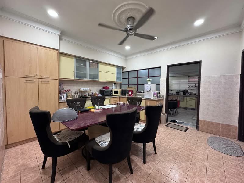 2-storey Terraced House for Sale in Bukit Jelutong (Shah Alam) - Ali Idris - Kitchen - PropertyGuru.com.my