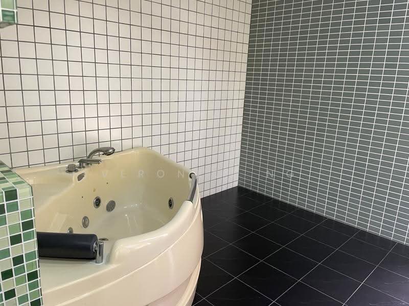 Rumah Banglo untuk Dijual di Bukit Gita Bayu (Seri Kembangan) - Veronica Ng - Bathroom - PropertyGuru.com.my