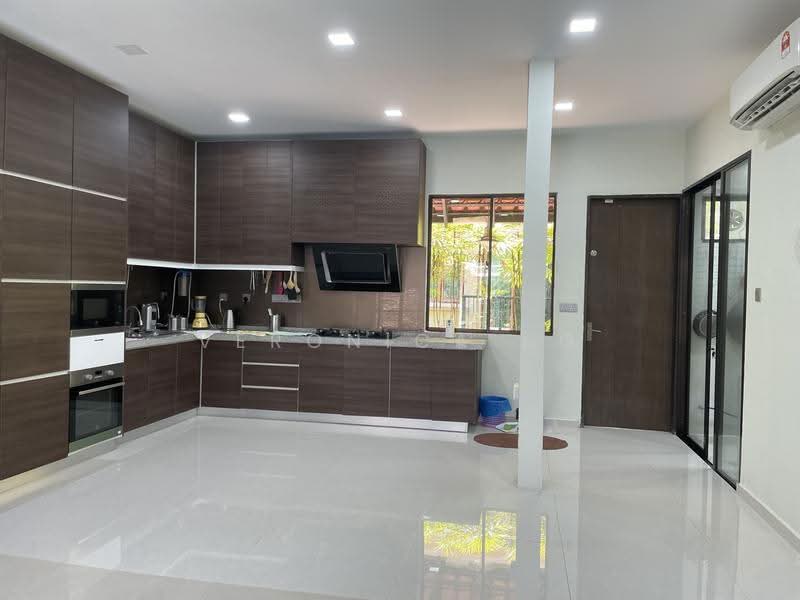 Rumah Banglo untuk Dijual di Bukit Gita Bayu (Seri Kembangan) - Veronica Ng - Kitchen - PropertyGuru.com.my