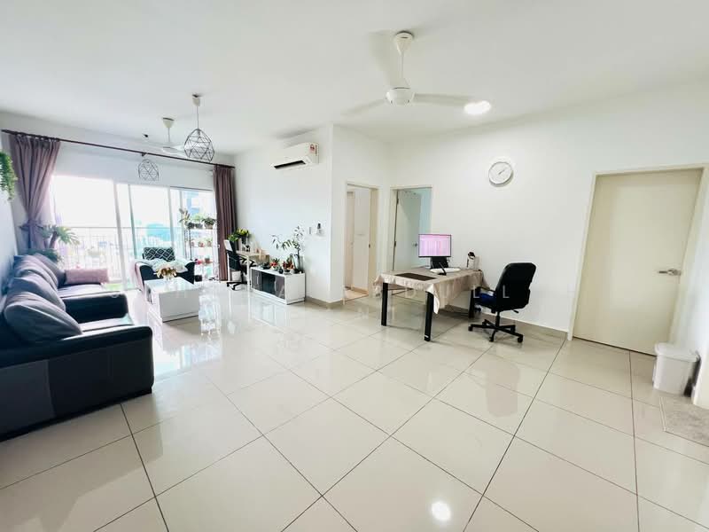 Kondominium untuk Dijual di The Holmes 1 - Suhana Abdullah Sani - Living Room - PropertyGuru.com.my