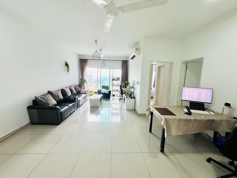 Kondominium untuk Dijual di The Holmes 1 - Suhana Abdullah Sani - Living Room - PropertyGuru.com.my