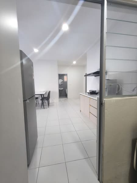 Kondominium untuk Disewa di Residensi Sateria - Lauran Chuah - Kitchen - PropertyGuru.com.my