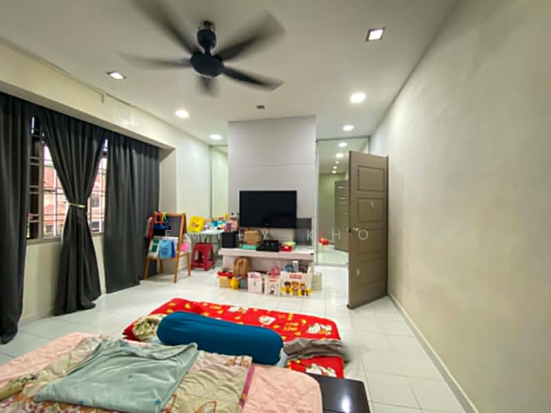 Terraced House for Sale in Taman Bukit Subang (Shah Alam) - Emily Kho - Living Room - PropertyGuru.com.my