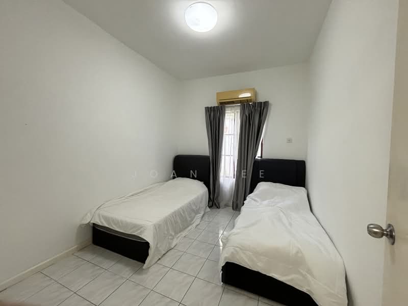 Rumah Berkembar untuk Dijual di Taman Equine (Seri Kembangan) - Joan Lee - Bedroom - PropertyGuru.com.my