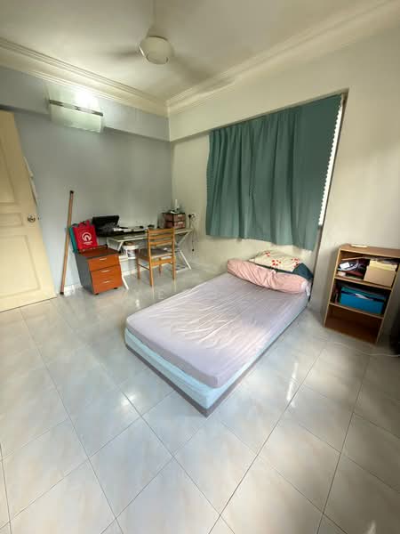 Pangsapuri untuk Dijual di Taman Pekaka Block 31 - Yeoh . - Bedroom - PropertyGuru.com.my