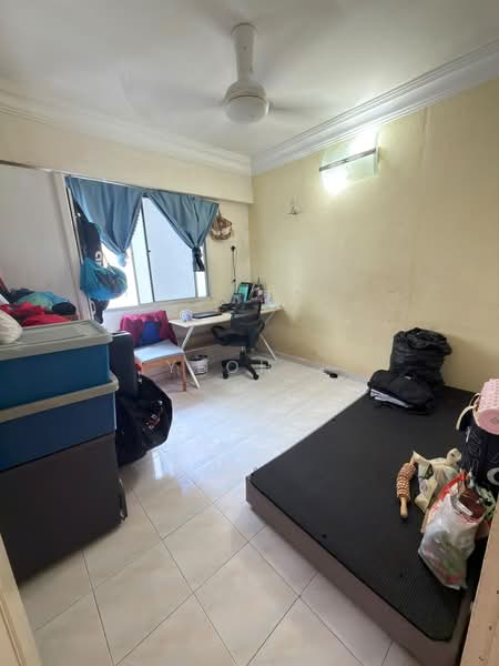 Pangsapuri untuk Dijual di Taman Pekaka Block 31 - Yeoh . - Bedroom - PropertyGuru.com.my