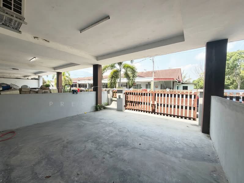 1-storey Terraced House for Sale in Kampar Putra (Kampar) - Presley Chong - Car Porch - PropertyGuru.com.my