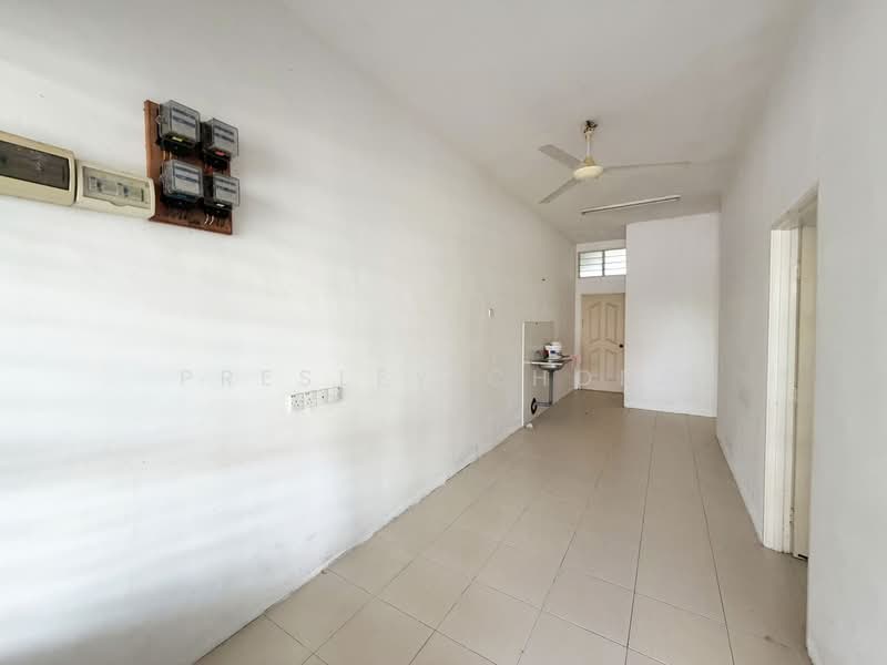 1-storey Terraced House for Sale in Kampar Putra (Kampar) - Presley Chong - Living Area - PropertyGuru.com.my