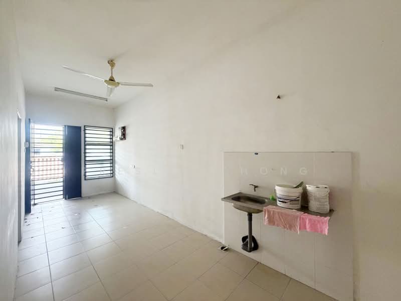 1-storey Terraced House for Sale in Kampar Putra (Kampar) - Presley Chong - Living Area - PropertyGuru.com.my