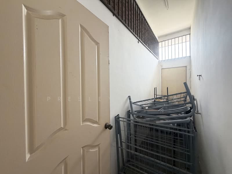 1-storey Terraced House for Sale in Kampar Putra (Kampar) - Presley Chong - Backyard - PropertyGuru.com.my