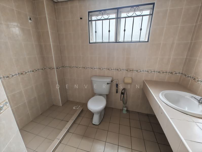Rumah Teres 2 Tingkat untuk Dijual di Taman Megah 2 (Cheras) - Denver Sin - Bathroom - PropertyGuru.com.my