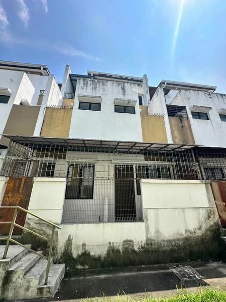 Rumah Berkembar untuk Dijual di Taman Anggun (Rawang) - Yk Yong - Exterior - PropertyGuru.com.my