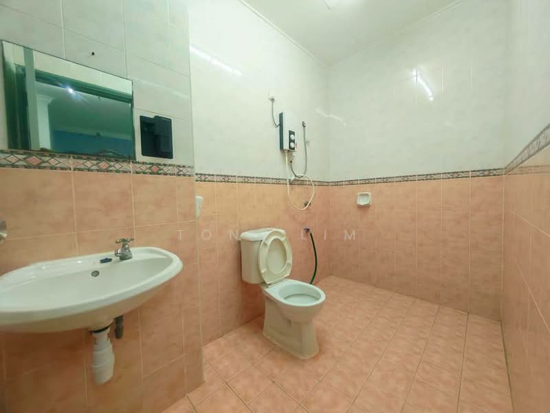 2-storey Terraced House for Rent in Permas Jaya (Johor Bahru) - Tony Lim - Bathroom - PropertyGuru.com.my