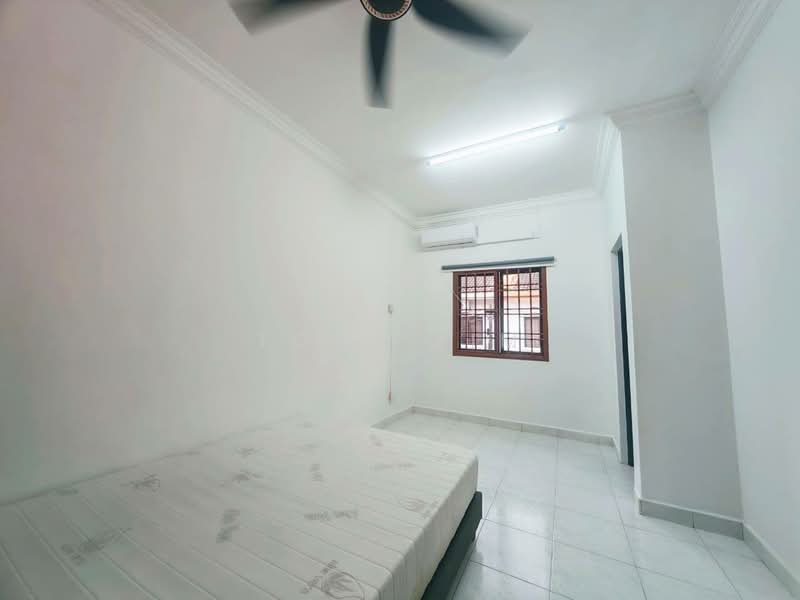 2-storey Terraced House for Rent in Permas Jaya (Johor Bahru) - Tony Lim - Bedroom - PropertyGuru.com.my