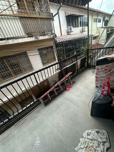 Rumah Teres 3 Tingkat untuk Dijual di Taman Muda (Ampang) - Tabber Tan - Balcony - PropertyGuru.com.my