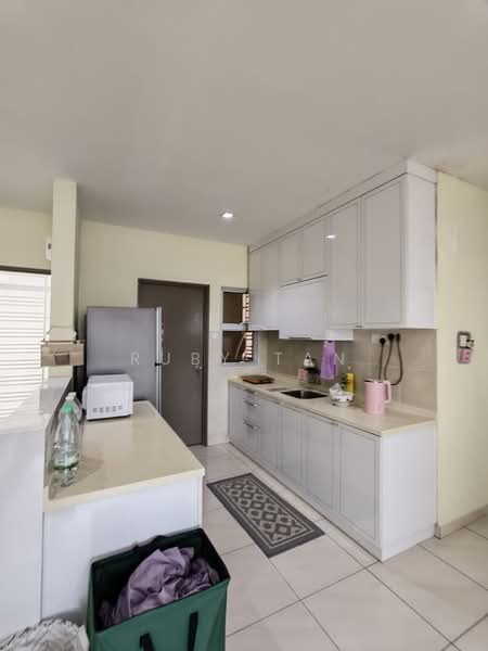 Pangsapuri untuk Dijual di Bayu Angkasa - Ruby Tan - Kitchen - PropertyGuru.com.my