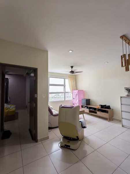 Pangsapuri untuk Dijual di Bayu Angkasa - Ruby Tan - Living Room - PropertyGuru.com.my