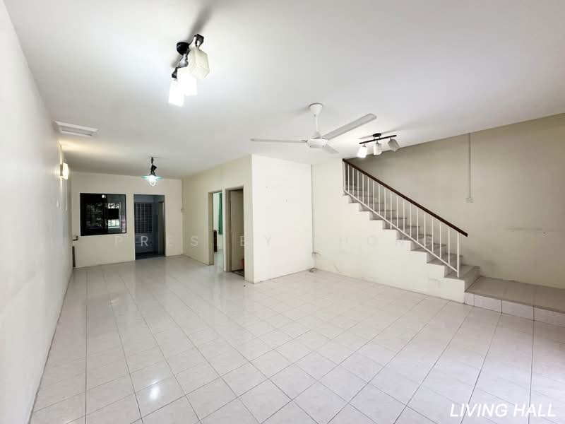 2-storey Terraced House for Sale in Taman Kampar Perdana (Kampar) - Presley Chong - Living Room - PropertyGuru.com.my
