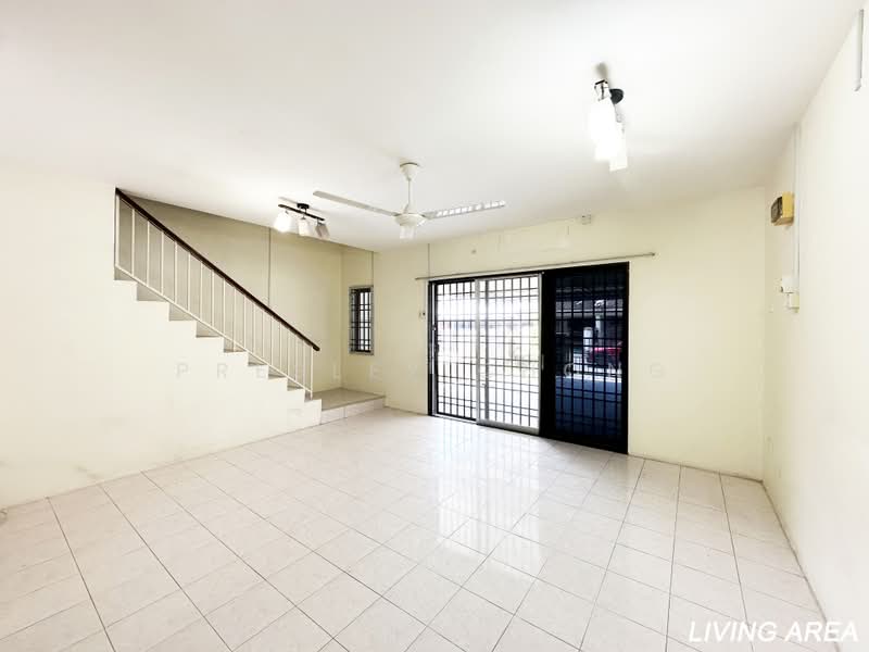 2-storey Terraced House for Sale in Taman Kampar Perdana (Kampar) - Presley Chong - Living Room - PropertyGuru.com.my