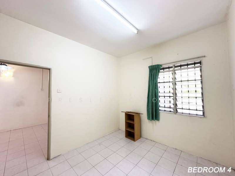 2-storey Terraced House for Sale in Taman Kampar Perdana (Kampar) - Presley Chong - Bedroom 2 - PropertyGuru.com.my
