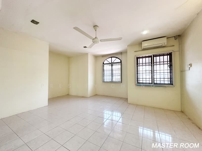 2-storey Terraced House for Sale in Taman Kampar Perdana (Kampar) - Presley Chong - Master Bedroom - PropertyGuru.com.my