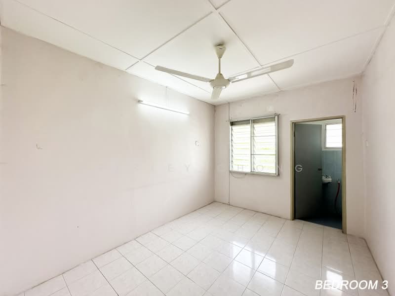 2-storey Terraced House for Sale in Taman Kampar Perdana (Kampar) - Presley Chong - Bedroom 4 - PropertyGuru.com.my