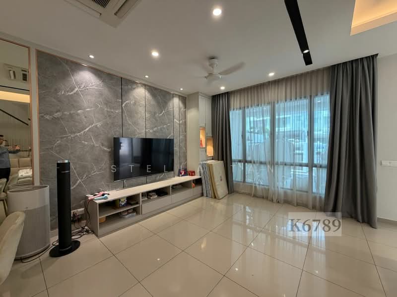 Rumah Teres 2.5-Tingkat untuk Dijual di Setia Utama (Setia Alam) - Stella Tan - Living Room - PropertyGuru.com.my