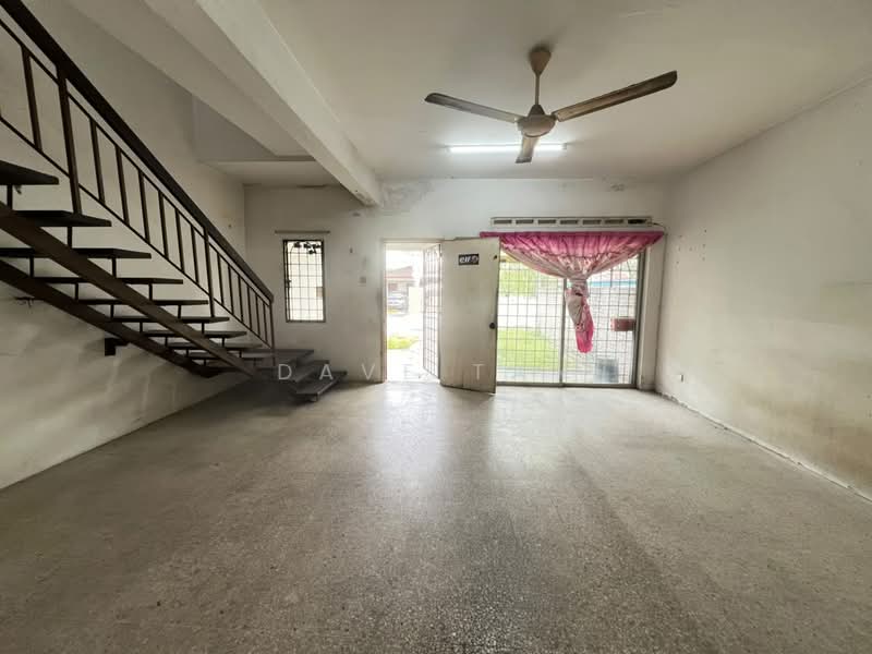 2-storey Terraced House for Sale in Rawang (Selangor) - Dave Tan - Living Room - PropertyGuru.com.my