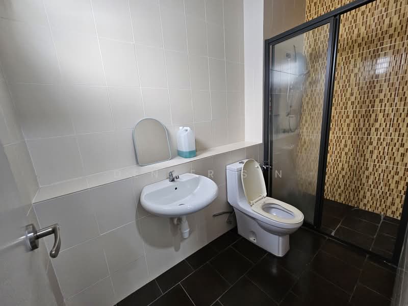Semi-Detached House for Sale in Taman Saujana Suria (Kajang) - Denver Sin - Bathroom - PropertyGuru.com.my
