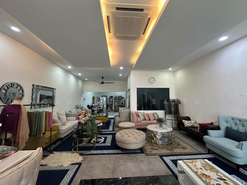 Shop for Sale in Saujana Utama (Selangor) - Mohd Aizat Saiful Bahri - Living Room - PropertyGuru.com.my