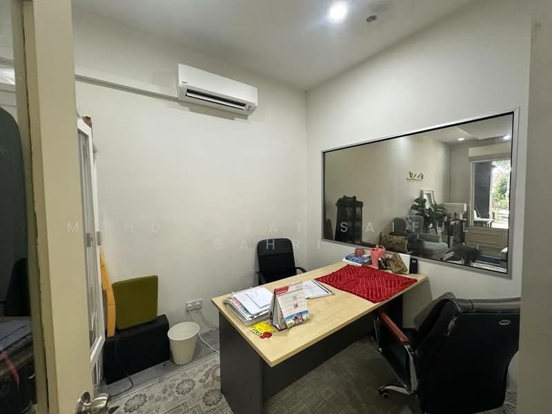 Shop for Sale in Saujana Utama (Selangor) - Mohd Aizat Saiful Bahri - Study - PropertyGuru.com.my