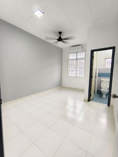 2-storey Terraced House for Rent in Taman Bestari Indah (Ulu Tiram) - Nick Low - Bathroom - PropertyGuru.com.my
