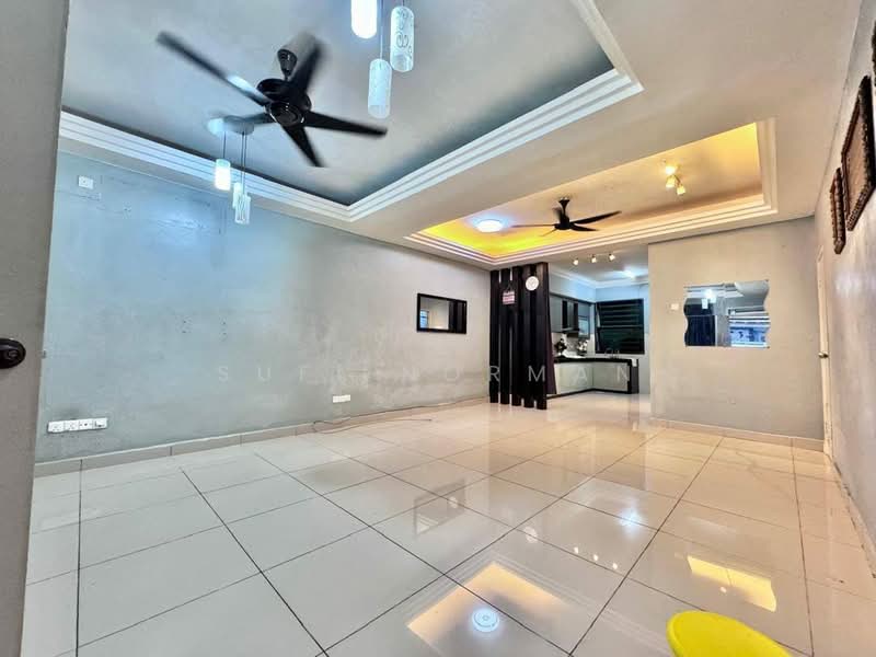 Rumah Teres 2 Tingkat untuk Dijual di Bandar Tiram (Ulu Tiram) - Sufi Norman - Living Room - PropertyGuru.com.my