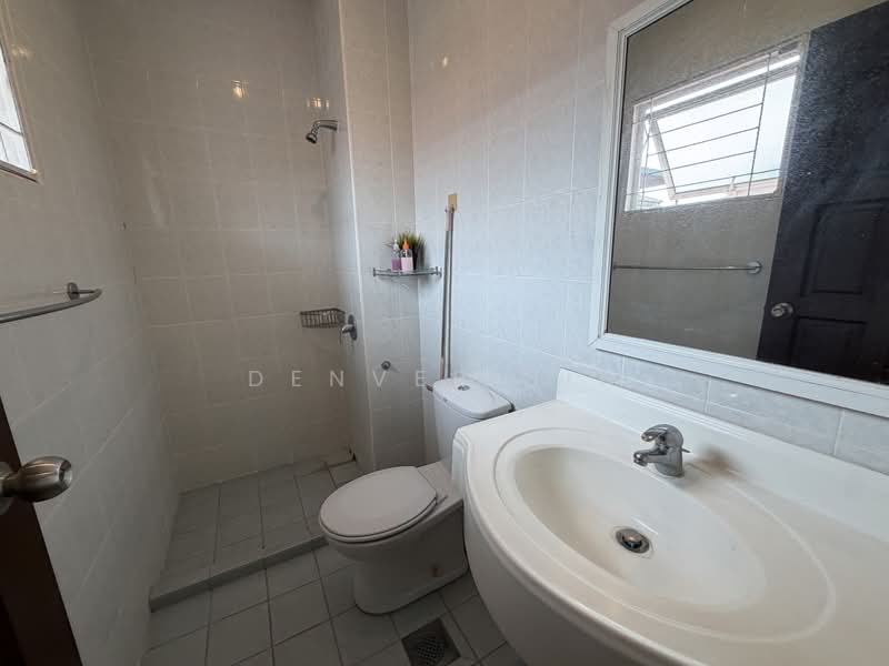 Semi-Detached House for Sale in Taman Bukit Segar (Cheras) - Denver Sin - Bathroom - PropertyGuru.com.my