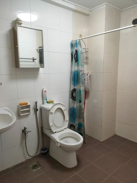 Servis Apartment untuk Dijual di D'Alamanda - Ricky Ng - Bathroom - PropertyGuru.com.my