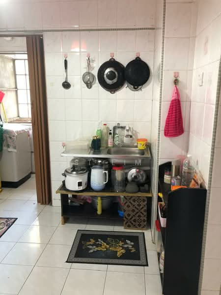Pangsapuri untuk Dijual di Taman Pekaka Block 33 - ST Lim - Kitchen - PropertyGuru.com.my