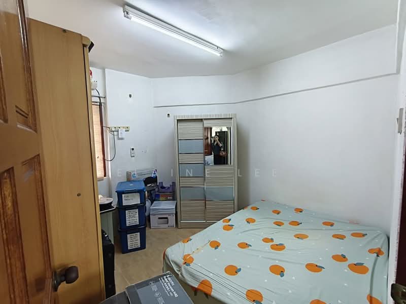 Pangsapuri untuk Dijual di Taman Pekaka Block 33 - Elaine Lee - Bedroom - PropertyGuru.com.my