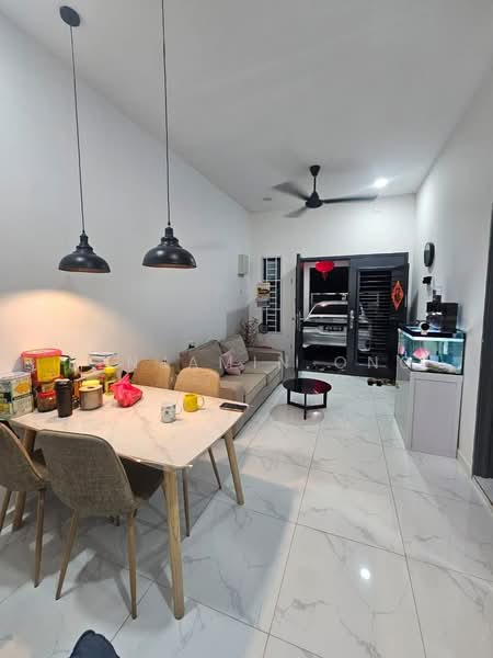 Rumah Teres untuk Dijual di Taman Sri Skudai (Skudai) - Benjamin Ong - Living Room - PropertyGuru.com.my