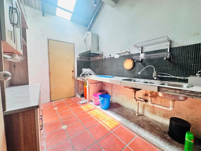1-storey Terraced House for Sale in Tebrau (Johor) - Albert Liew - Kitchen - PropertyGuru.com.my