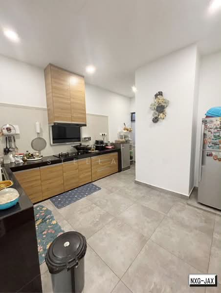 3-storey Terraced House for Sale in Setia Utama (Setia Alam) - Stella Tan - Kitchen - PropertyGuru.com.my