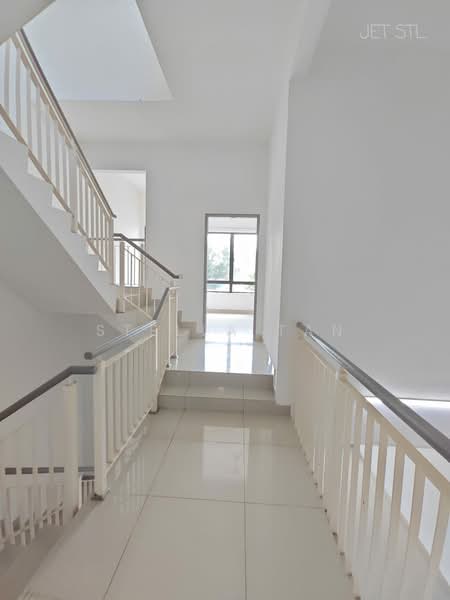 3-storey Terraced House for Sale in Setia Utama (Setia Alam) - Stella Tan - Corridor - PropertyGuru.com.my