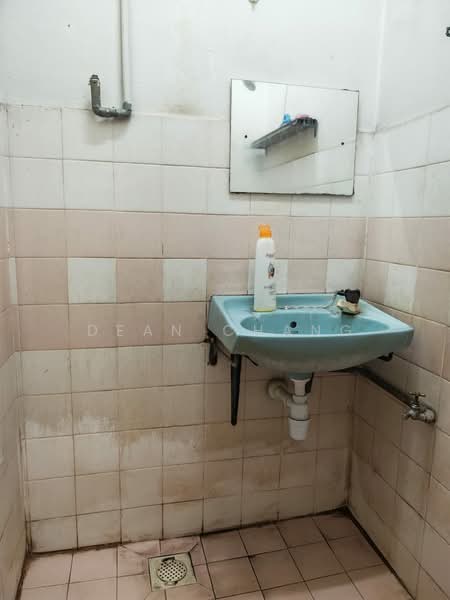 Apartment for Rent at Sri Anggerik 1 - Dean Chang - Bathroom - PropertyGuru.com.my