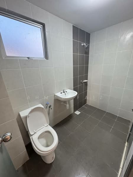 1-storey Terraced House for Rent in Dengkil (Selangor) - Ahmad Faiz - Bathroom - PropertyGuru.com.my