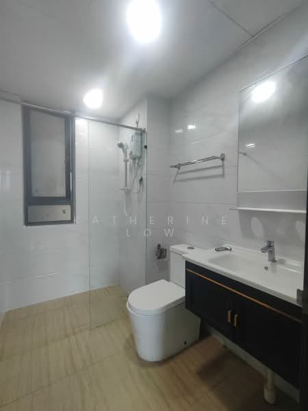 Kediaman Servis untuk Dijual di Country Garden Central Park - Katherine Low - Bathroom - PropertyGuru.com.my