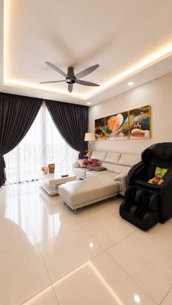 Servis Apartment untuk Dijual di Luminari - Darren Cham - Living Room - PropertyGuru.com.my