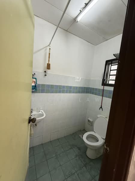 Rumah Teres 2-Tingkat untuk Dijual di Taman Ehsan Jaya (Ulu Tiram) - Tycia Law - Bathroom - PropertyGuru.com.my