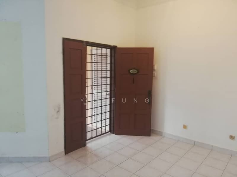 Rumah Teres 2-Tingkat untuk Dijual di Bandar Seri Alam (Masai) - YC Fung - Entrance - PropertyGuru.com.my